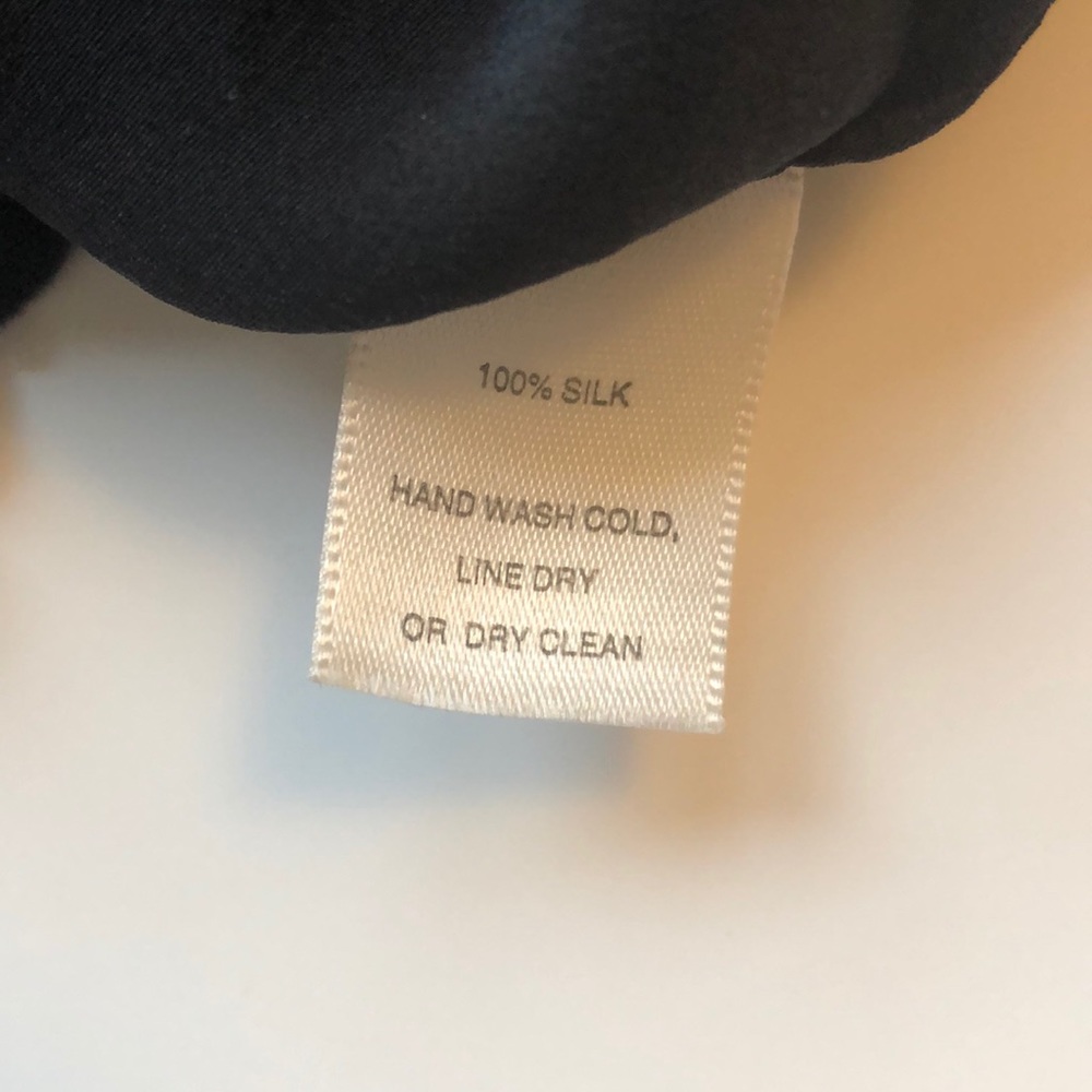 Pre owned White House Black Market Silk Blouse. XS - Picture 6 of 6